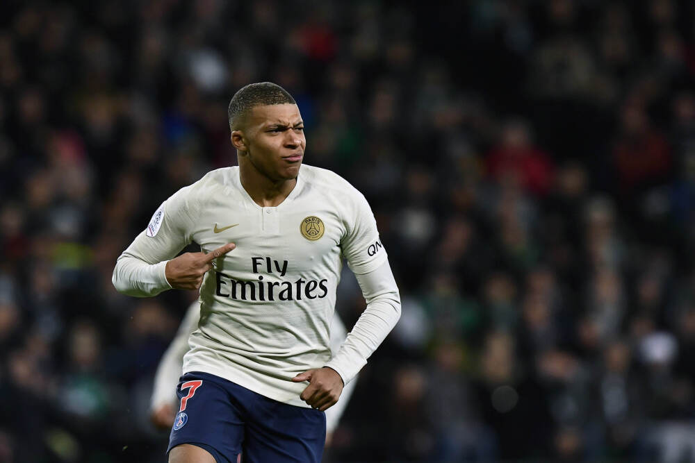 “不带刀后卫”！效力豪门10个赛季283场比赛0进球，但依旧很抢手